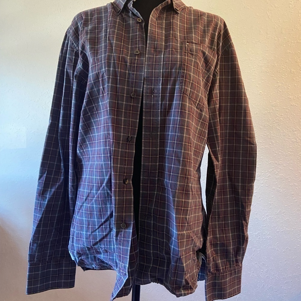 Men’s size large Tommy Hilfiger button-down shirt blue with white and red p6